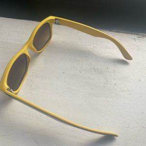 Tortoise and yellow Ray Ban wayfarers